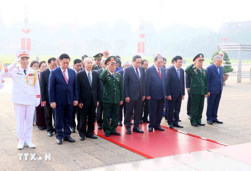 Lãnh đạo Đảng và Nhà nước vào Lăng viếng Chủ tịch Hồ Chí Minh