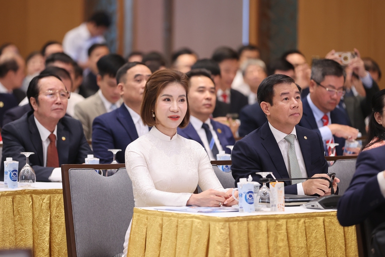 Thủ tướng: Xây dựng đội ngũ doanh nhân lớn mạnh trong kỷ nguyên vươn mình của dân tộc- Ảnh 3. Thủ tướng: Xây dựng đội ngũ doanh nhân lớn mạnh trong kỷ nguyên vươn mình của dân tộc- Ảnh 3.