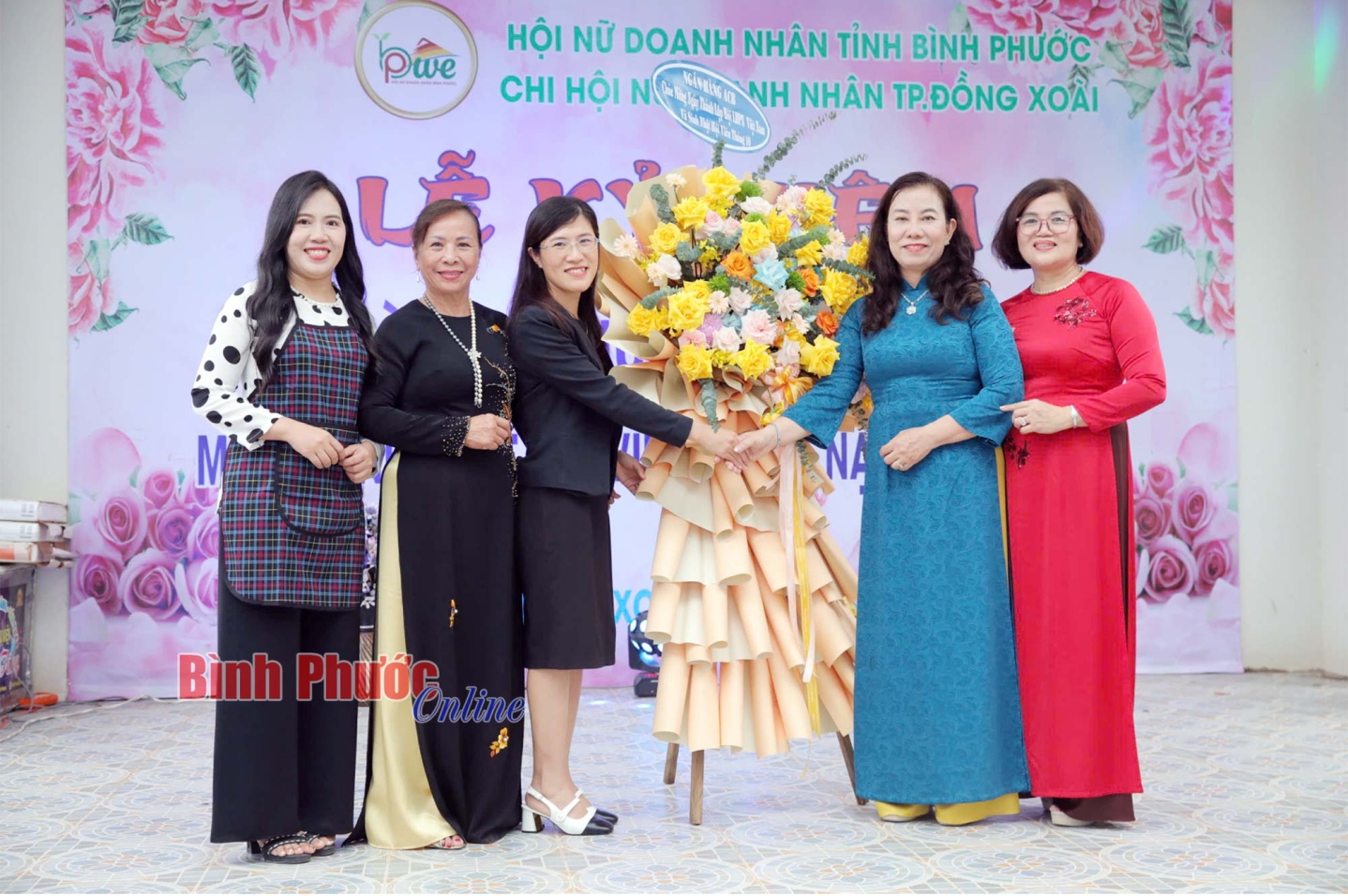 Chi hội Nữ doanh nhân thành phố Đồng Xoài kết nạp hội viên mới