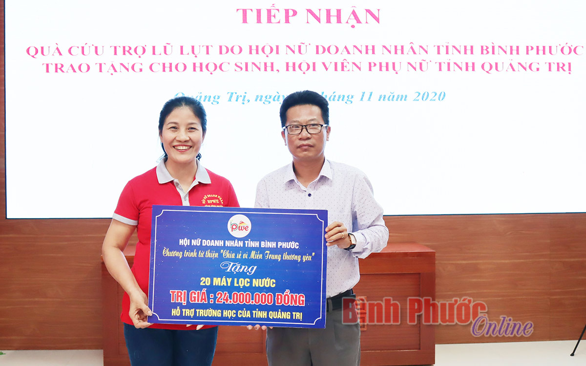 Hội Nữ doanh nhân tỉnh hỗ trợ đồng bào miềnTrung hơn 1 tỷ đồng