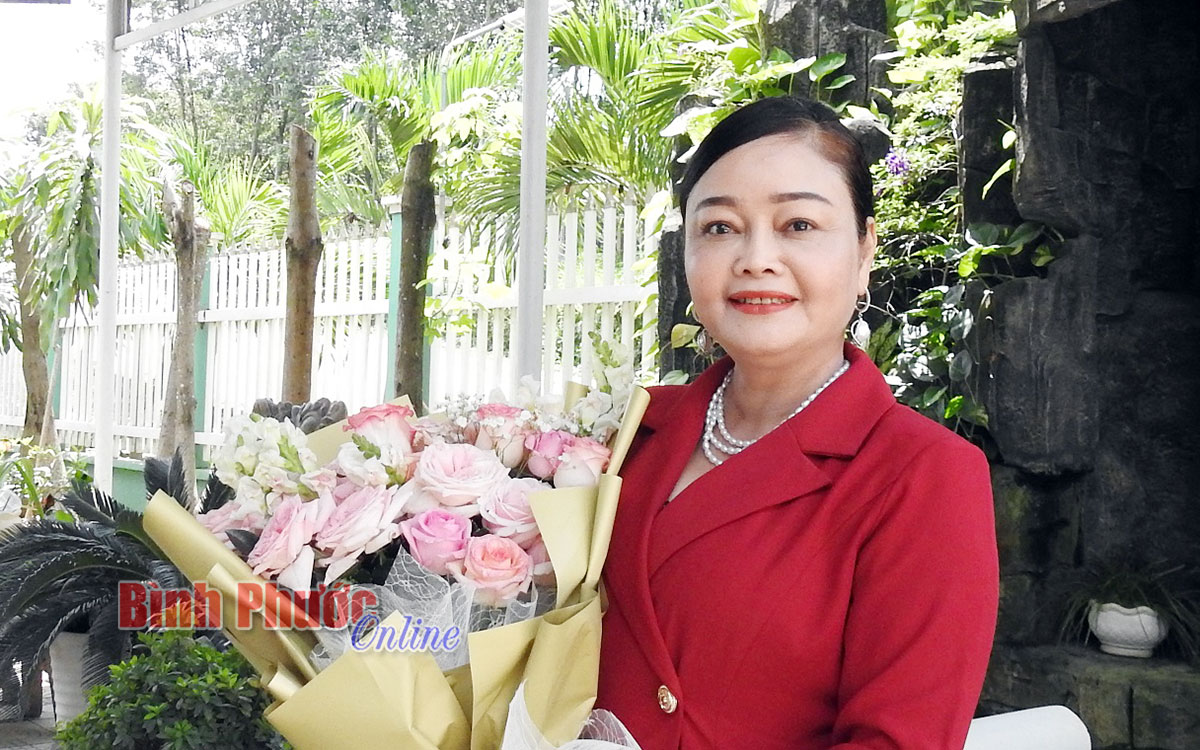 Nữ doanh nhân làm đường nông thôn