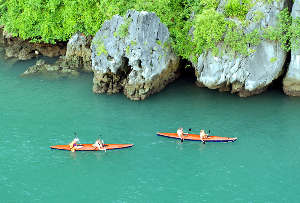 Khám phá những điểm chèo kayak tuyệt vời trên vịnh Hạ Long - Binh Phuoc, Tin tuc Binh Phuoc, Tin mới tỉnh Bình Phước