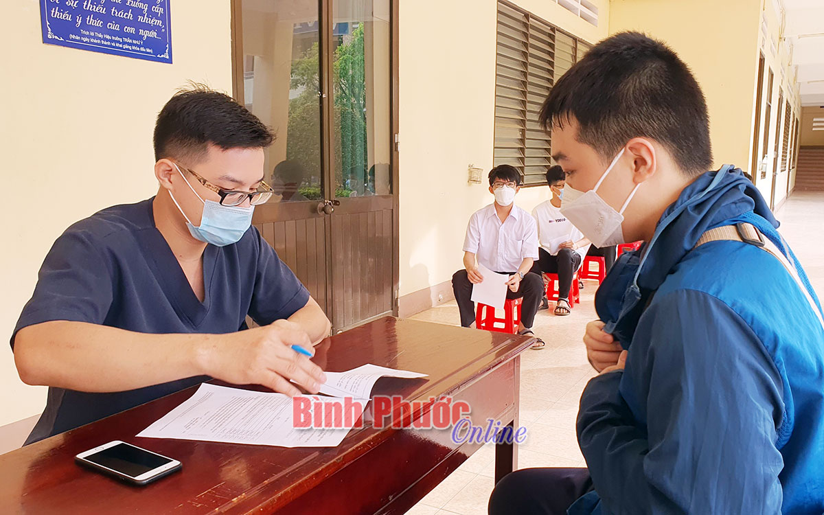 Tiêm vắc xin phòng Covid