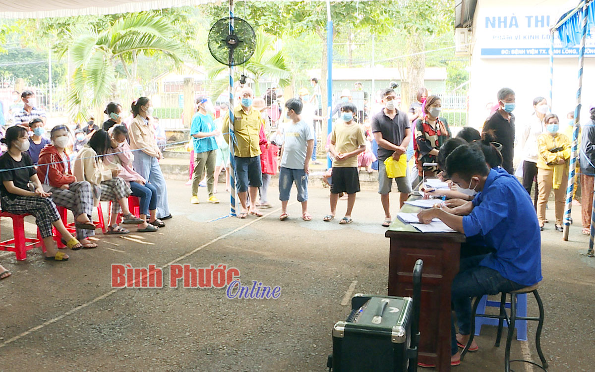 4.008 trẻ từ 12-15 tuổi ở Bình Long được tiêm vắc xin Covid-19