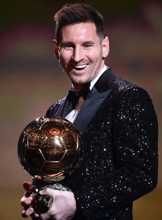 Lionel Messi nhận được Quả bóng Vàng 2021 và những chiến tích đáng kinh ngạc. Bạn có muốn xem ảnh của anh ta tại Binh Phuoc, nơi vinh danh anh ta đã được tổ chức? Hãy đến đây để cập nhật tin tức và xem các bức ảnh đẹp nhất về chân sút hàng đầu thế giới này.