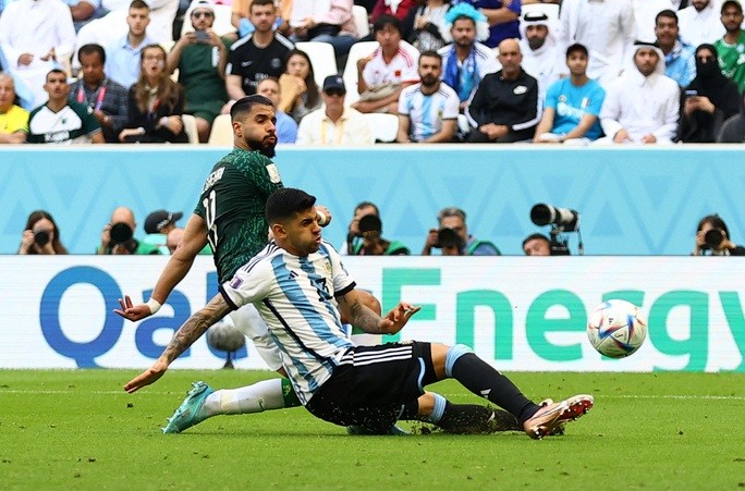 Argentina thua sốc Ả Rập Saudi trận đầu ra quân World Cup 2022 - Ảnh 7. Argentina thua sốc Ả Rập Saudi trận đầu ra quân World Cup 2022 - Ảnh 7.