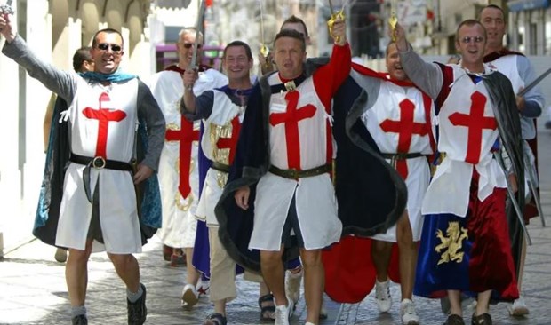 World Cup: FIFA cấm cổ động viên vào sân mặc trang phục Thập tự quân hình ảnh 1 World Cup: FIFA cam co dong vien vao san mac trang phuc Thap tu quan hinh anh 1