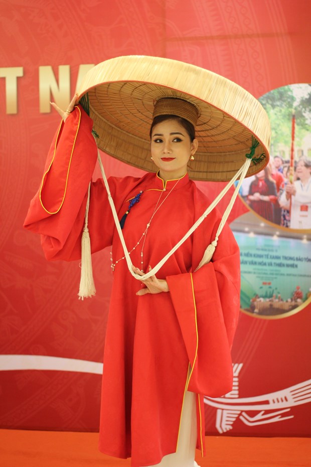 Rang ro co phuc truyen thong trong ngay Di san Van hoa Viet Nam hinh anh 6