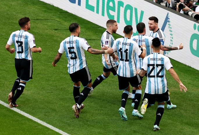 Argentina thua sốc Ả Rập Saudi trận đầu ra quân World Cup 2022 - Ảnh 3. Argentina thua sốc Ả Rập Saudi trận đầu ra quân World Cup 2022 - Ảnh 3.