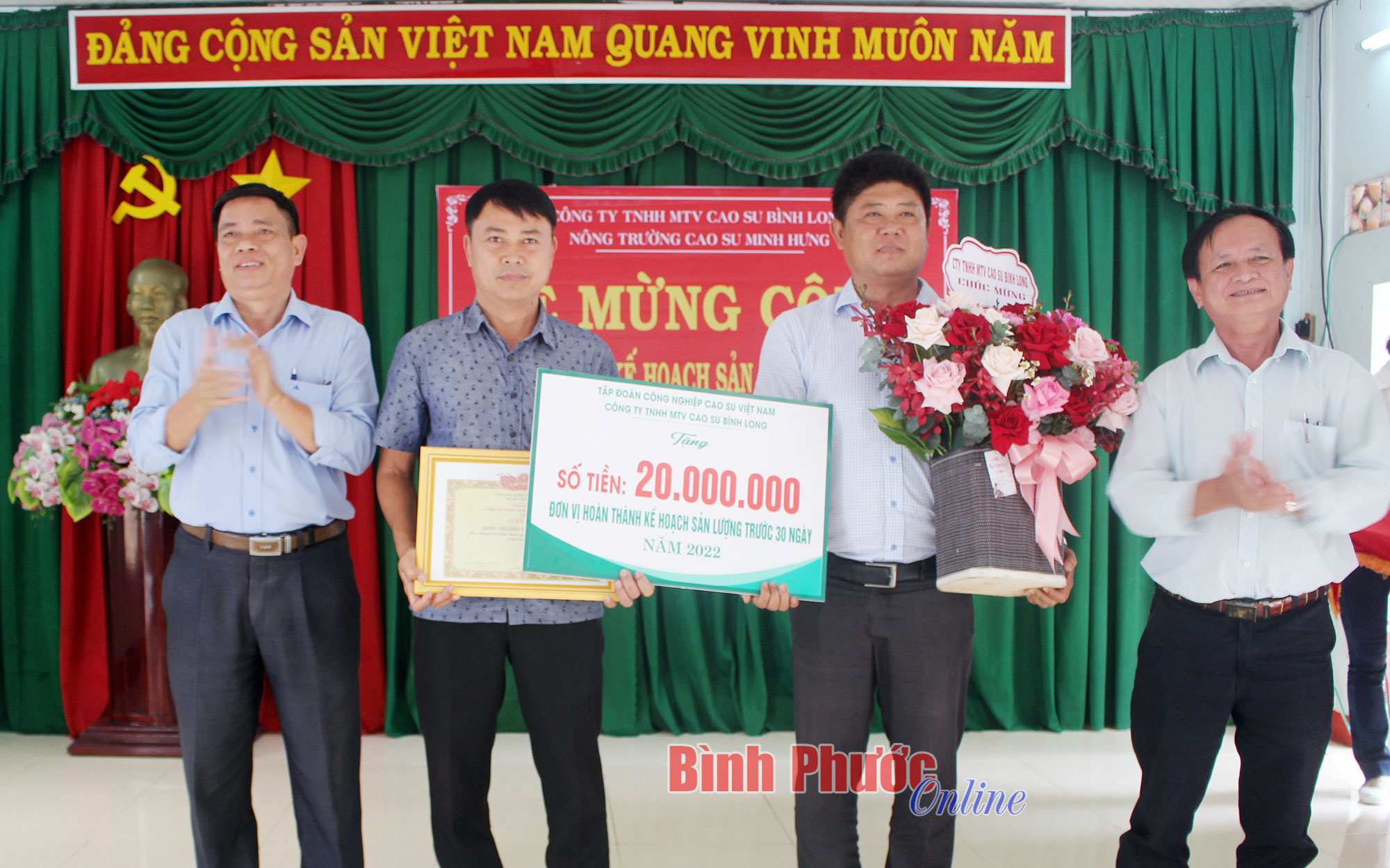 Nông trường Minh Hưng hoàn thành kế hoạch sớm nhất Cao su Bình Long