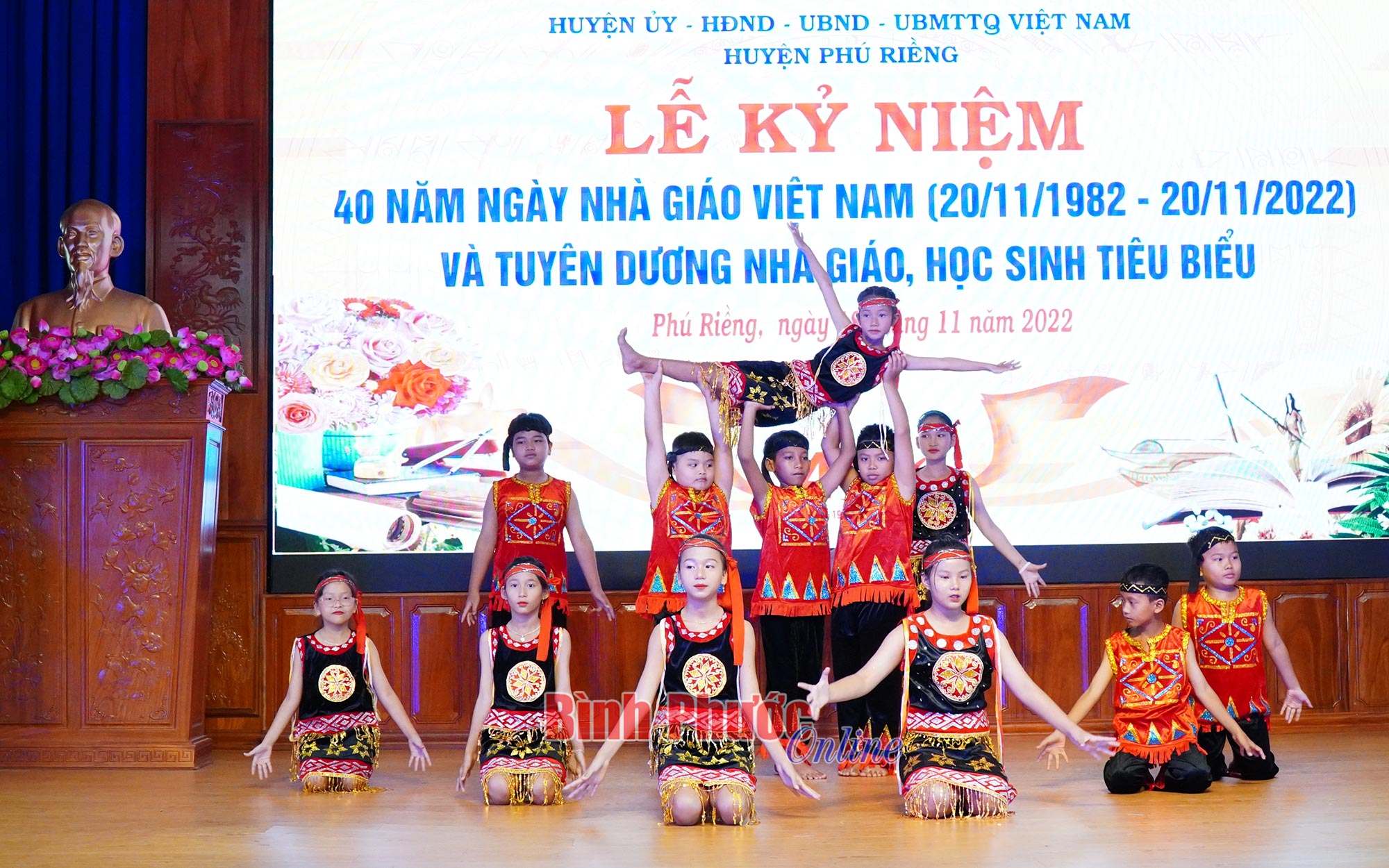 Phú Riềng tuyên dương nhà giáo, học sinh tiêu biểu