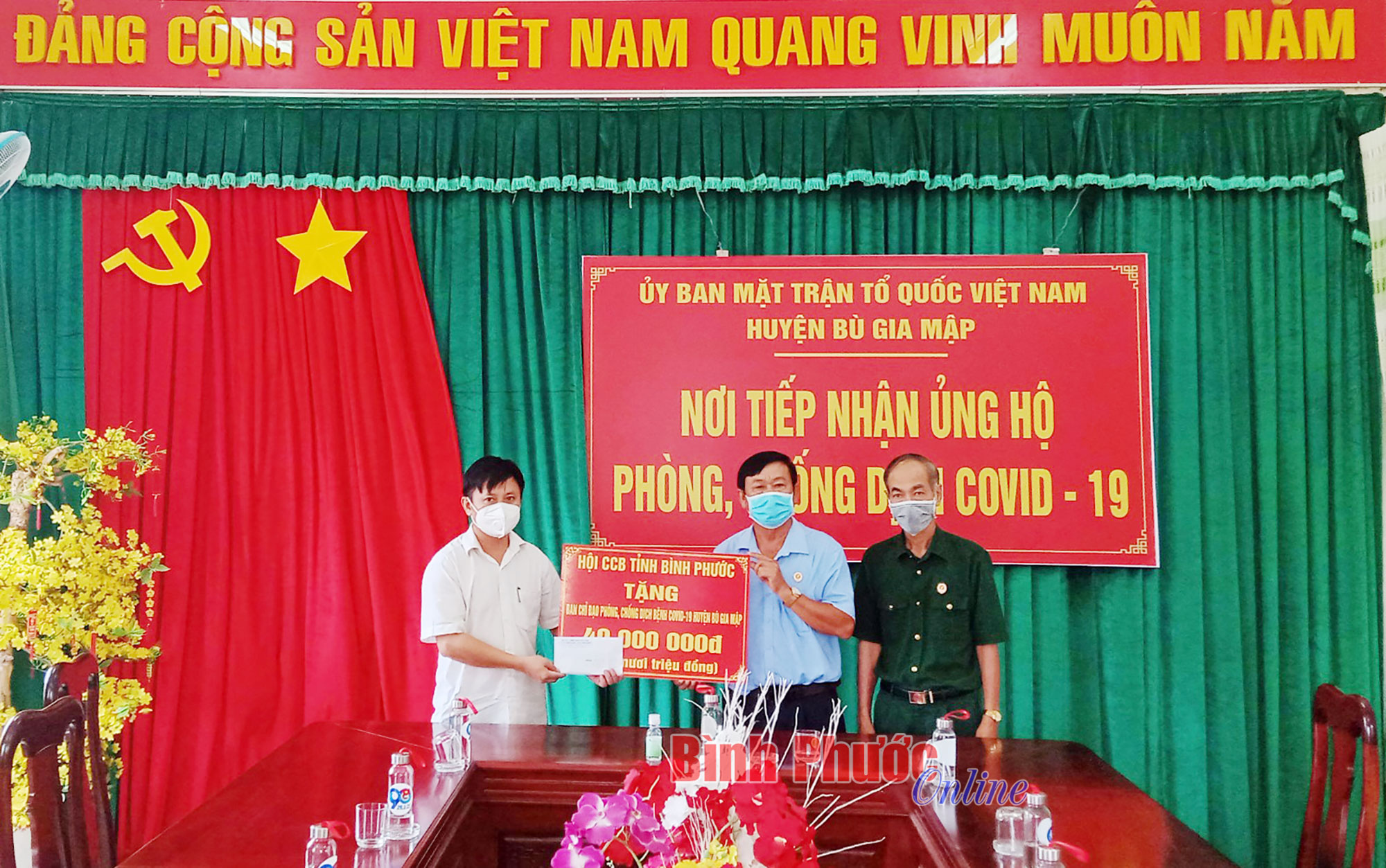 Cầu nối ý Đảng, lòng dân