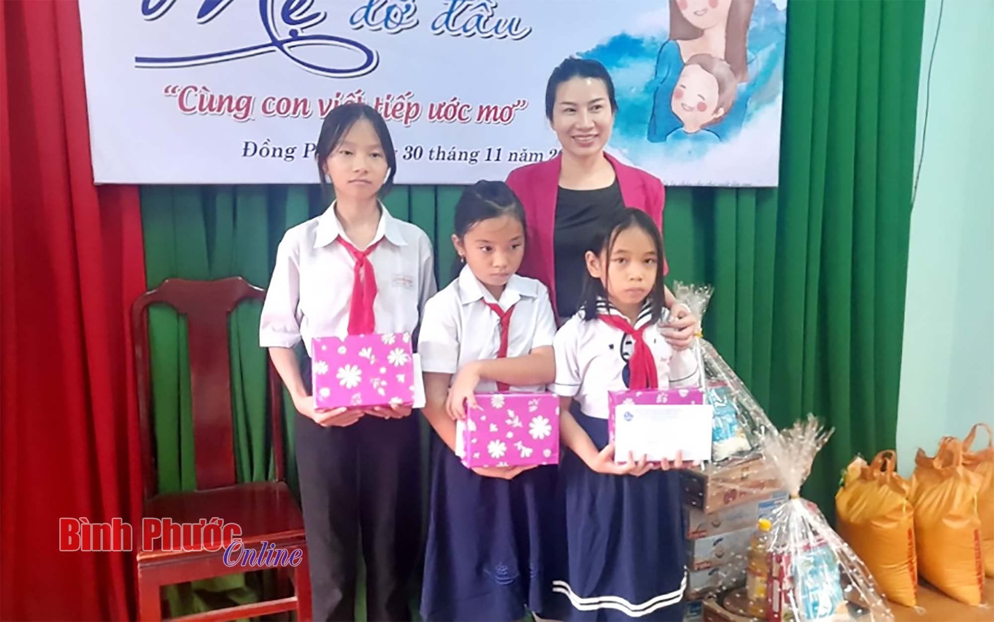 Viết tiếp ước mơ cho 3 học sinh xã Thuận Phú
