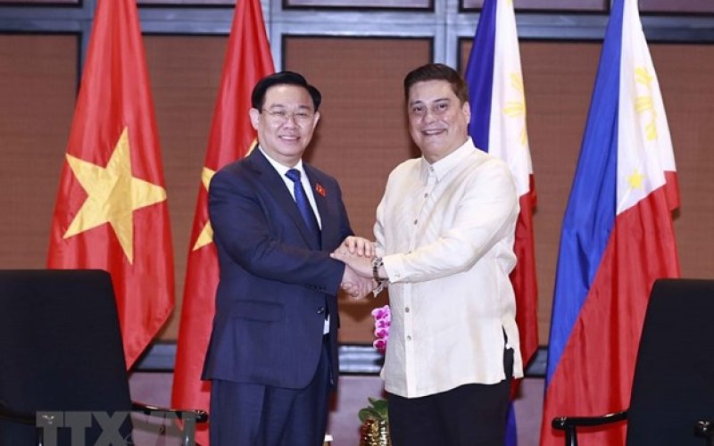 Việt Nam và Philippines luôn là hai đối tác chiến lược quan trọng và độc nhất vô nhị của nhau. Với sự khai thác hiệu quả các tiềm năng của hai quốc gia, quan hệ Việt-Philippines luôn phát triển bền vững và đem lại nhiều lợi ích cho cả hai nước. Hãy cùng xem hình ảnh liên quan để cảm nhận sự đặc biệt của mối quan hệ này.