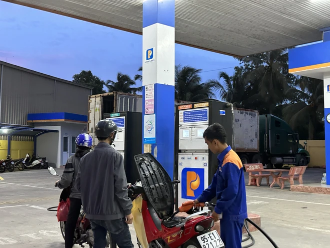 Một điểm bán xăng của Petrolimex. (Ảnh: Đức Duy/Vietnam+) E18CD89B-01CF-49CF-BB23-D8EA5611B717.jpeg