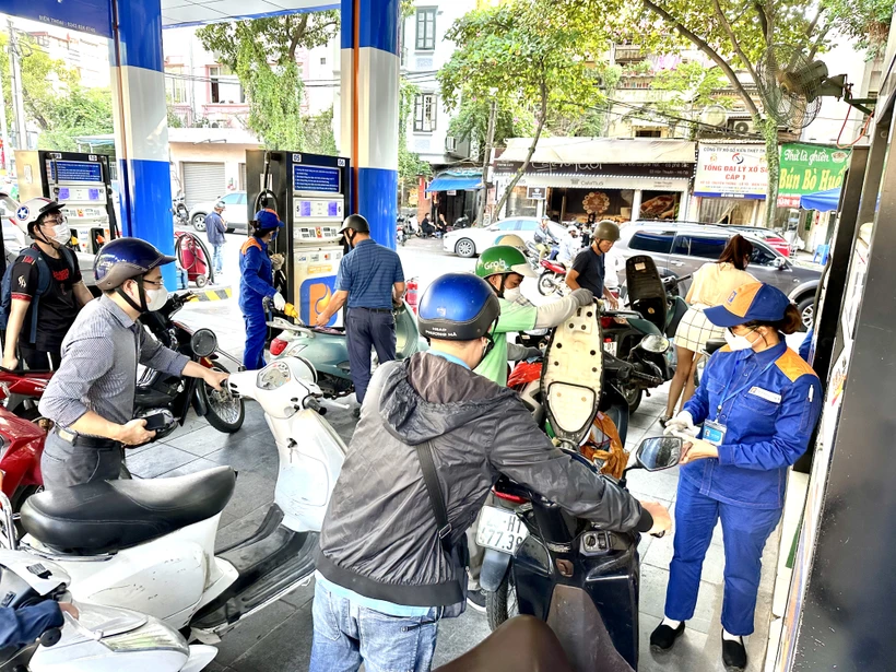 Chu kỳ điều hành giá xăng dầu sẽ rút ngắn còn 7 ngày thay vì 10 ngày như trước. (Ảnh: Đức Duy/Vietnam+)