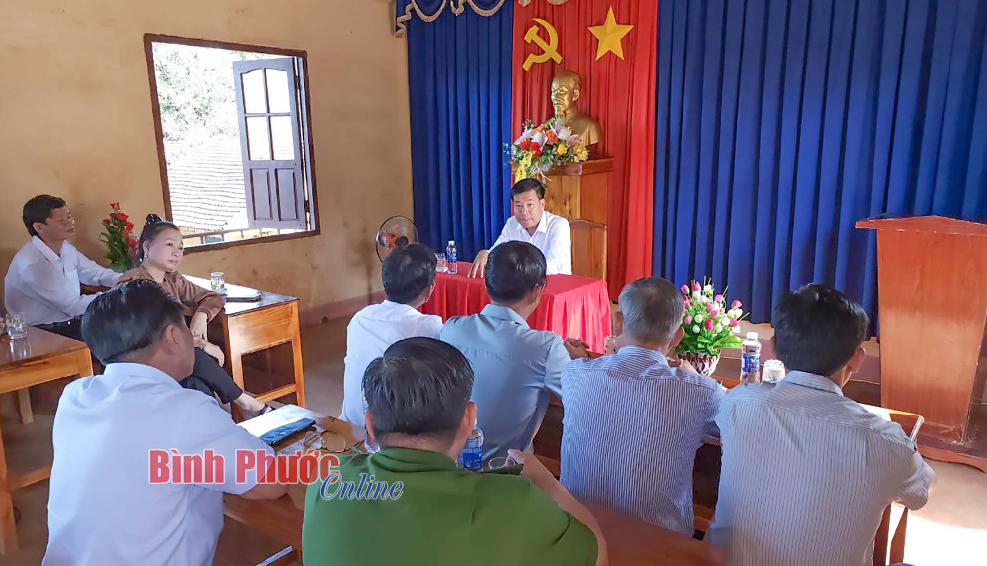Đồng chí Bí thư Tỉnh ủy Bình Phước thăm và nắm tình hình Nhân dân, dân tộc, tôn giáo, tặng quà tại xã Đồng Nai, huyện Bù Đăng