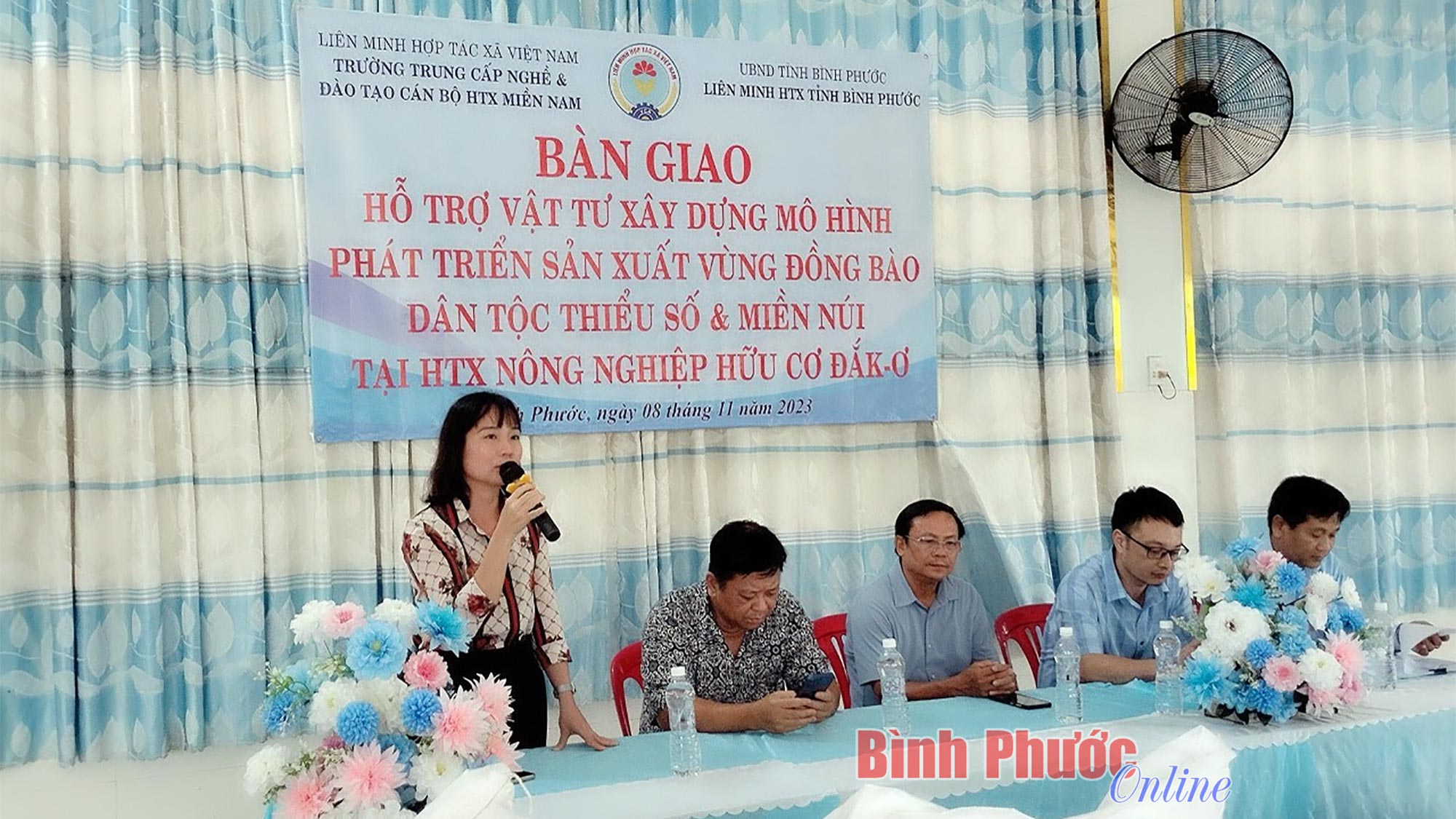 36 tấn phân bón tặng 20 hộ thành viên hợp tác xã Đắk Ơ