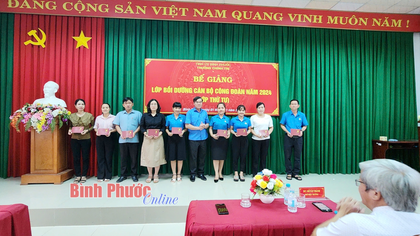 72 học viên hoàn thành lớp bồi dưỡng cán bộ công đoàn cơ sở