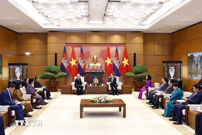 Chủ tịch Quốc hội Trần Thanh Mẫn tiếp kiến Quốc vương Campuchia Norodom Sihamoni. (Ảnh: Doãn Tấn/TTXVN) ttxvn_chu_tich_quoc_hoi_tran_thanh_man_tiep_kien_quoc_vuong_campuchia_28-4.jpg