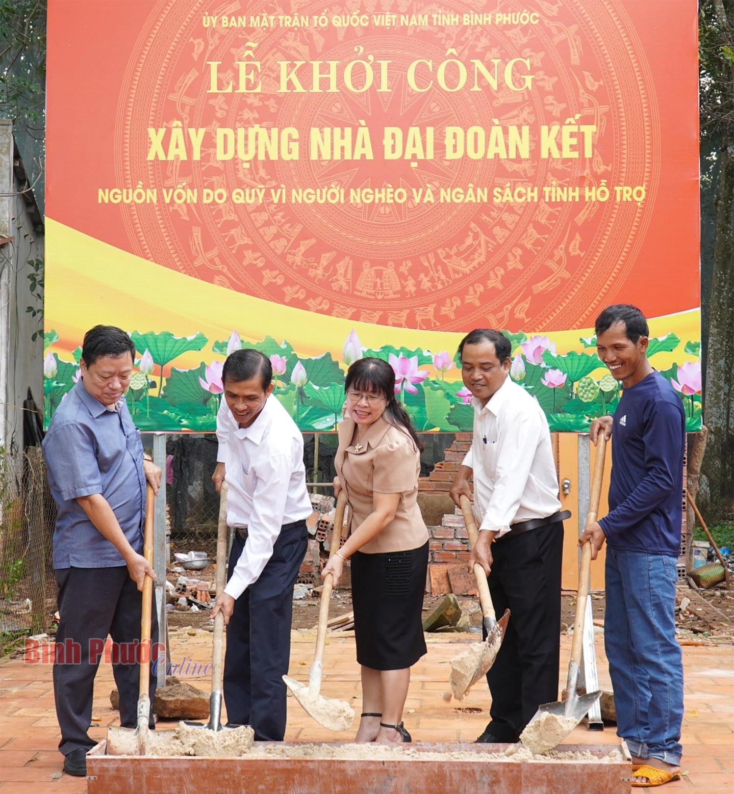 Bình Long khởi công và bàn giao 6 căn nhà đại đoàn kết