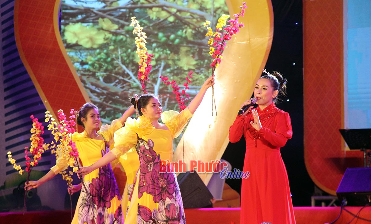a sĩ Phi Nhung với các tác phẩm nhạc xuân thu hút sự quan tâm đón đợi của đông đảo người dân
