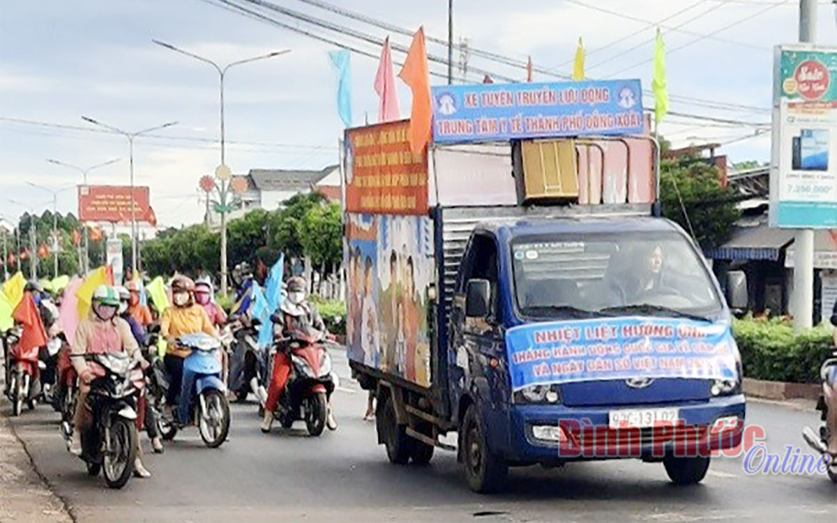 Diễu hành hưởng ứng Tháng hành động quốc gia về dân số