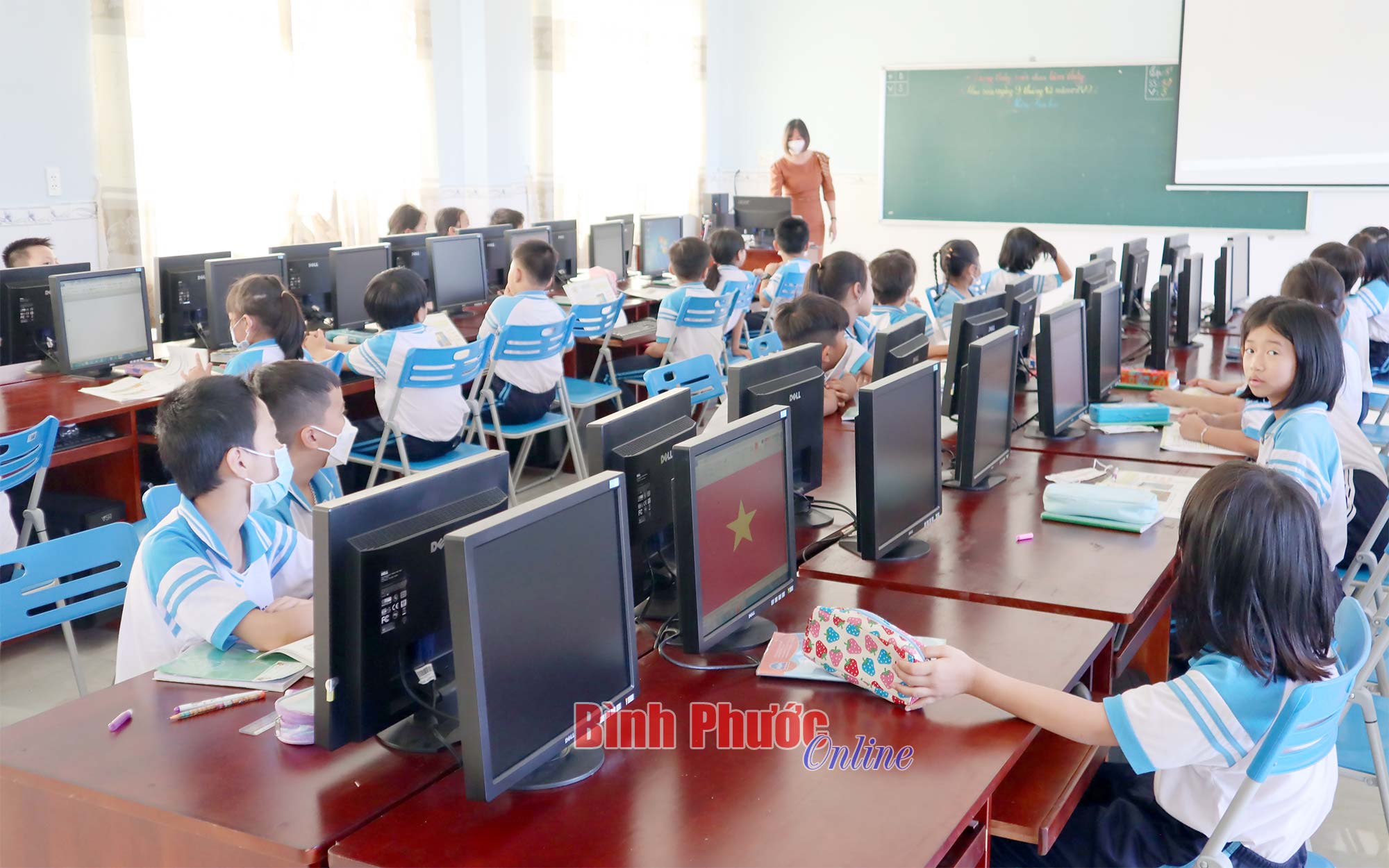 Quyết tâm để hoàn thành mục tiêu xây dựng trường học đạt chuẩn quốc gia của giáo dục tỉnh Bình Phước