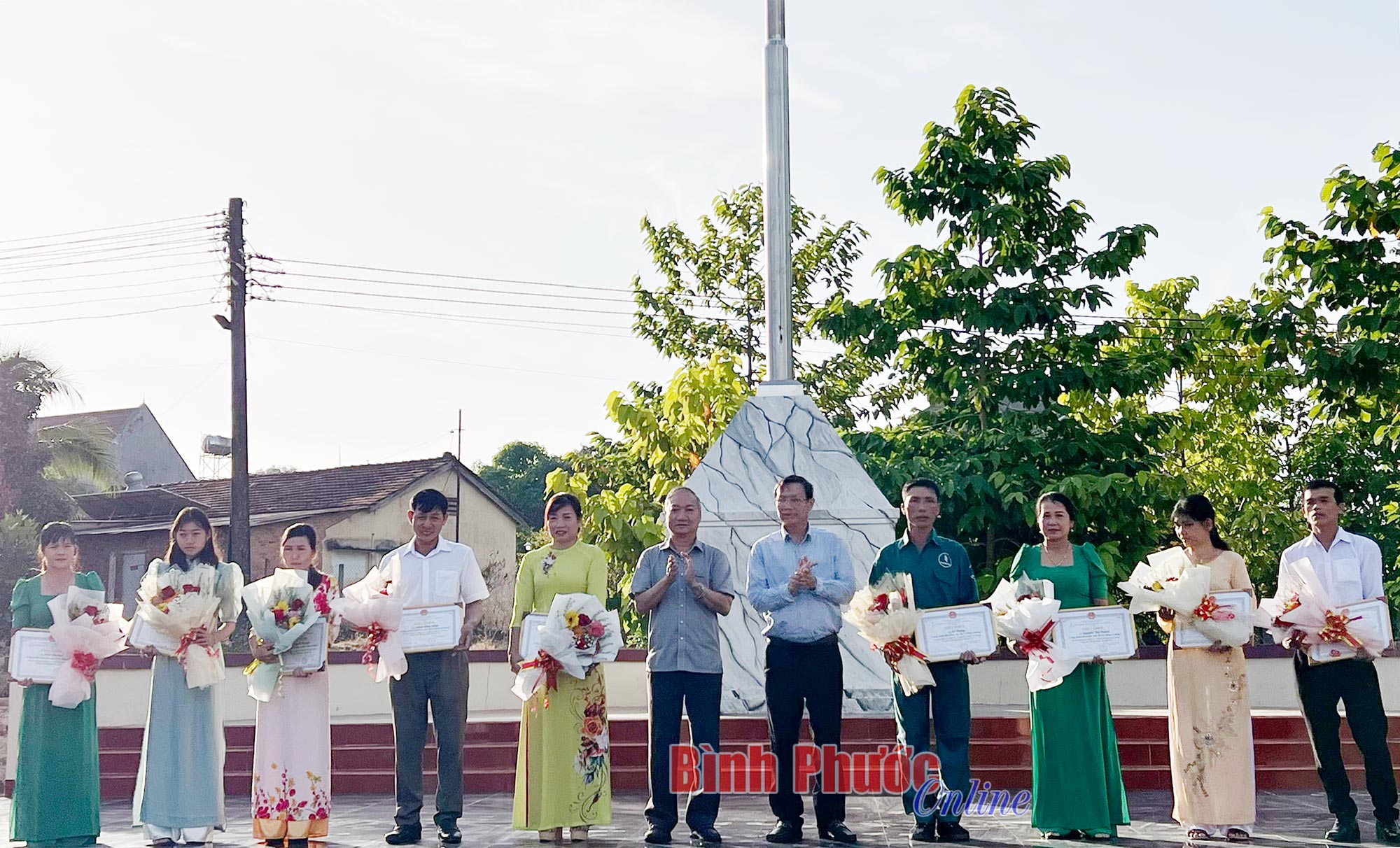 Cao su Lộc Ninh tuyên dương 50 cá nhân về trước kế hoạch