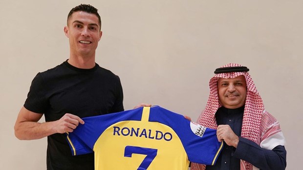 Ronaldo gia nhập Al-Nassr, nhận lương 200 triệu euro mỗi năm hình ảnh 2 Ronaldo gia nhap Al-Nassr, nhan luong 200 trieu euro moi nam hinh anh 2