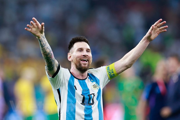 Lionel Messi đang tìm cách phá kỷ lục tại World Cup, và bạn sẽ không muốn bỏ lỡ bất kỳ hình ảnh liên quan nào. Anh chàng đang cống hiến hết mình cho đội tuyển Argentina và sẽ mang đến cho các fan bóng đá trên toàn cầu những màn trình diễn đỉnh cao nhất.
