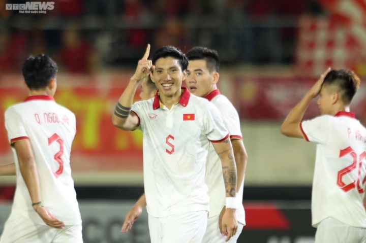 Thắng Lào 6-0, tuyển Việt Nam đứng đầu bảng B AFF Cup 2022 - 3