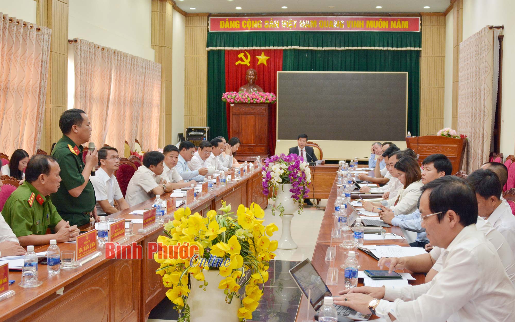 Bí thư Tỉnh ủy Nguyễn Mạnh Cường tại buổi làm việc với Ban Thường vụ Thị ủy Phước Long