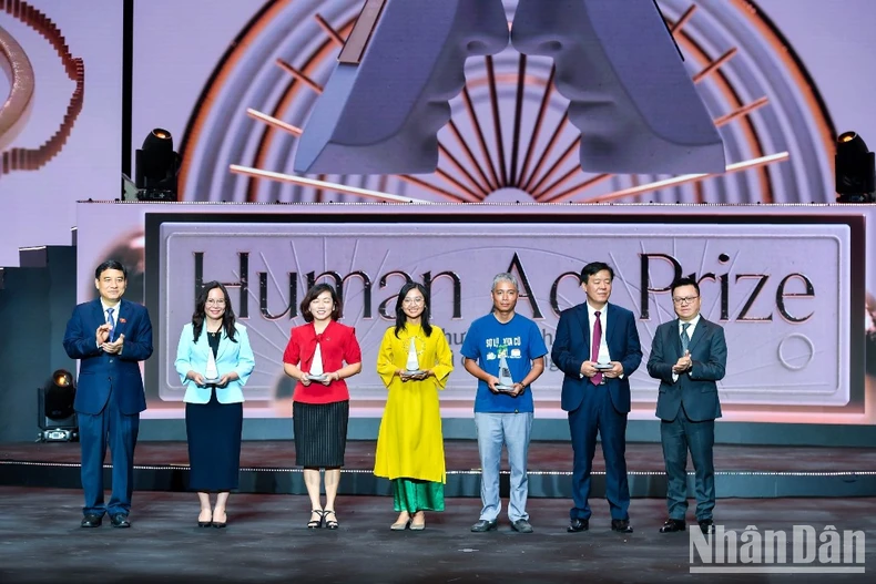 28 dự &aacute;n được vinh danh tại Gala trao Giải thưởng H&agrave;nh động v&igrave; Cộng đồng ảnh 13