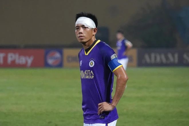 Đóng vai trò quan trọng ở Hà Nội FC nhưng Văn Quyết lại 'vô duyên' với màu áo Đội tuyển Việt Nam. (Ảnh: Việt Anh/Vietnam+) vnp-hanoislna-05-4102.jpg