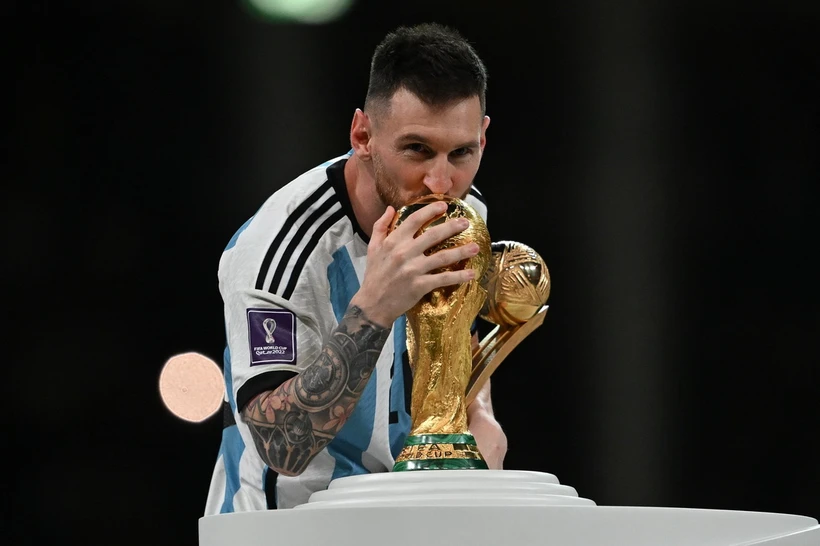 Lionel Messi celebrates being crowned champion of the 2022 World Cup. (Photo: AFP/TTXVN)