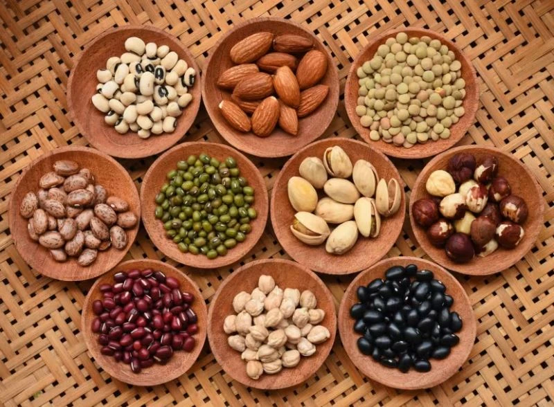 Nghiên cứu cho thấy ăn nhiều hạt, đậu và ngũ cốc nguyên cám sẽ tốt hơn cho sức khỏe. (Ảnh: iStock)
