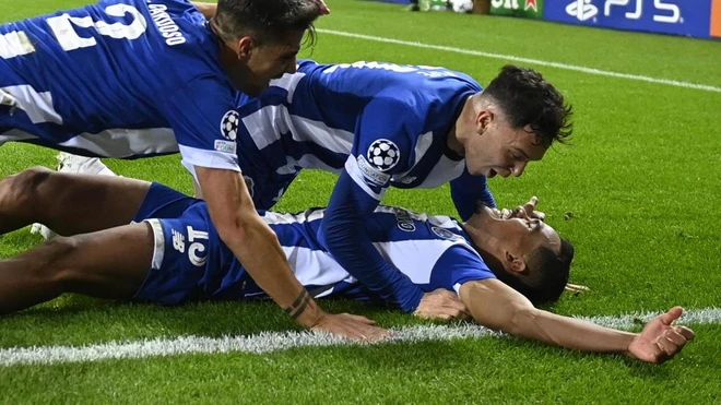 Niềm vui của các cầu thủ FC Porto. (Nguồn: UEFA) porto-1412-3924.jpg