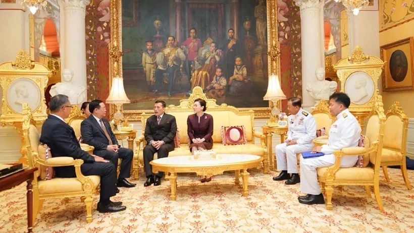 Chủ tịch Quốc hội Vương Đình Huệ đã hội kiến Nhà vua Maha Vajiralongkorn và Hoàng hậu Thái Lan. (Ảnh: TTXVN phát)