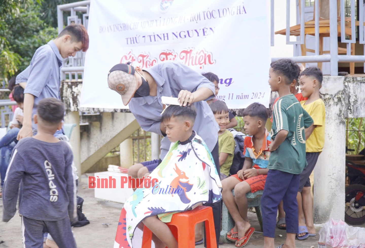 Cắt tóc miễn phí, trao gửi yêu thương