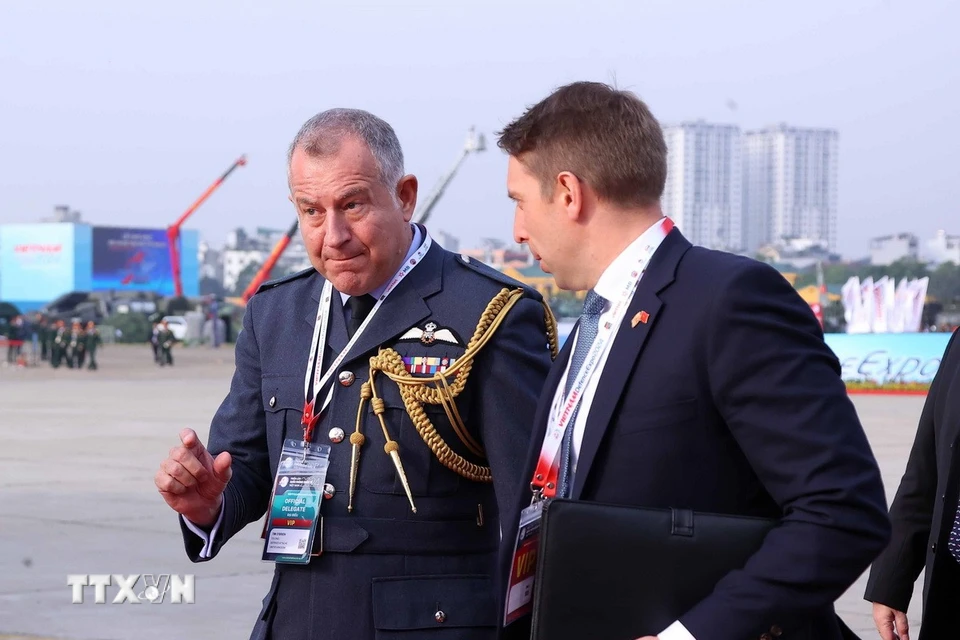 Đại biểu quốc tế dự Triển lãm Quốc phòng Quốc tế Việt Nam 2024. (Ảnh: Văn Điệp/TTXVN)