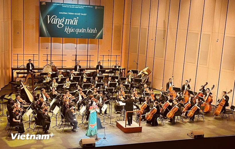 Một tiết mục tại chương trình nghệ thuật 'Vang mãi khúc quân hành.' (Nguồn: Vietnam+)