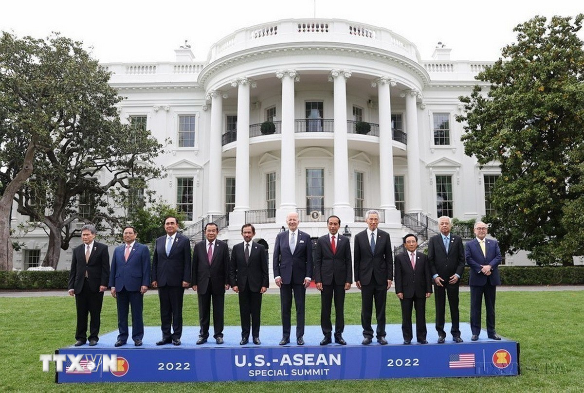 Trong khuôn khổ Hội nghị cấp cao đặc biệt ASEAN - Hoa Kỳ, tối 12/5/2022, tại Washington D.C.(Hoa Kỳ), Thủ tướng Phạm Minh Chính và các nhà lãnh đạo ASEAN gặp Tổng thống Hoa Kỳ Joe Biden. (Ảnh: Dương Giang/TTXVN) ttxvn-2812-asean-viet-nam-17.jpg