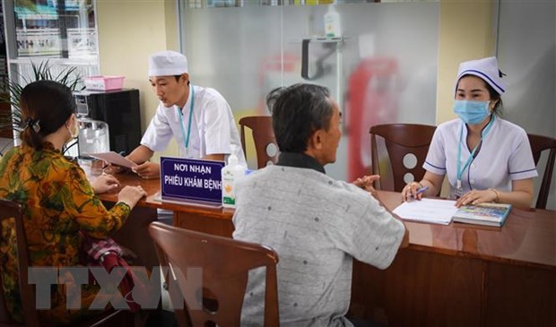 Thong tuyen bao hiem y te: Nguoi dan va benh vien cung huong loi hinh anh 2