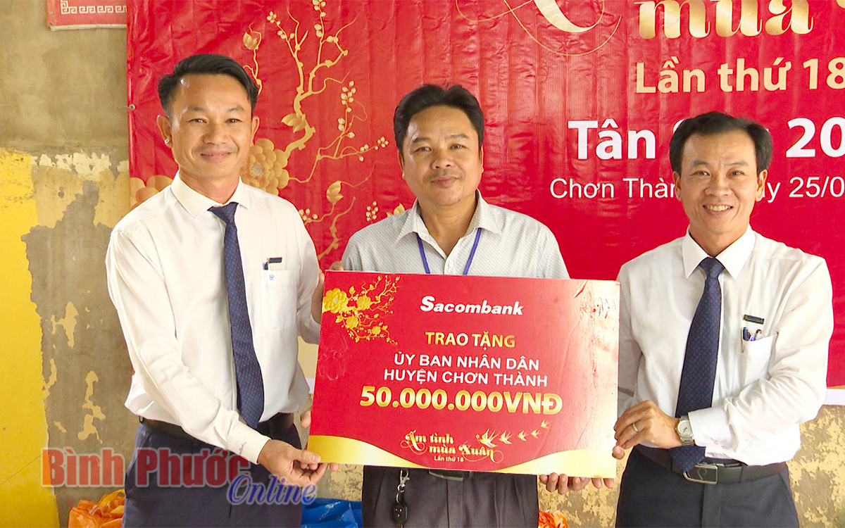 Sacombank chi nhánh Chơn Thành trao quà tết cho người nghèo