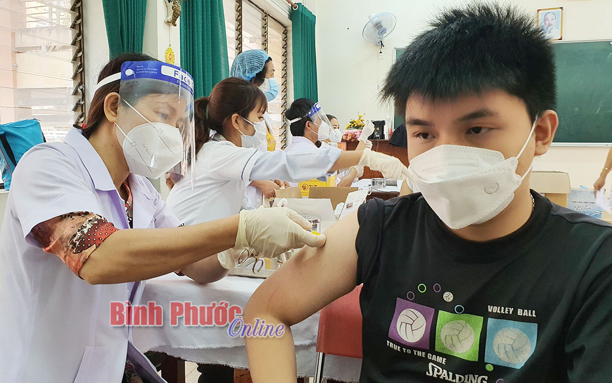 UBND tỉnh Bình Phước yêu cầu tiếp tục tăng cường công tác tiêm chủng vắc xin phòng Covid-19