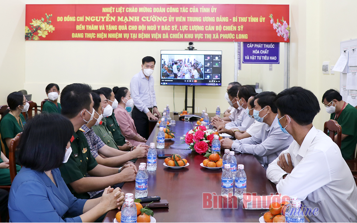 Bí thư Tỉnh ủy Nguyễn Mạnh Cường thăm lực lượng y tế trực tiếp điều trị F0