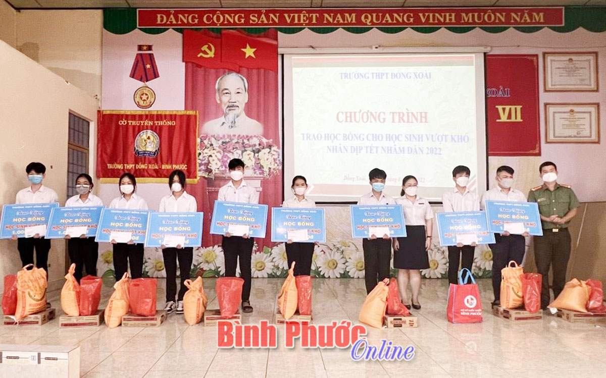 58 phần quà tặng học sinh Trường THPT Đồng Xoài