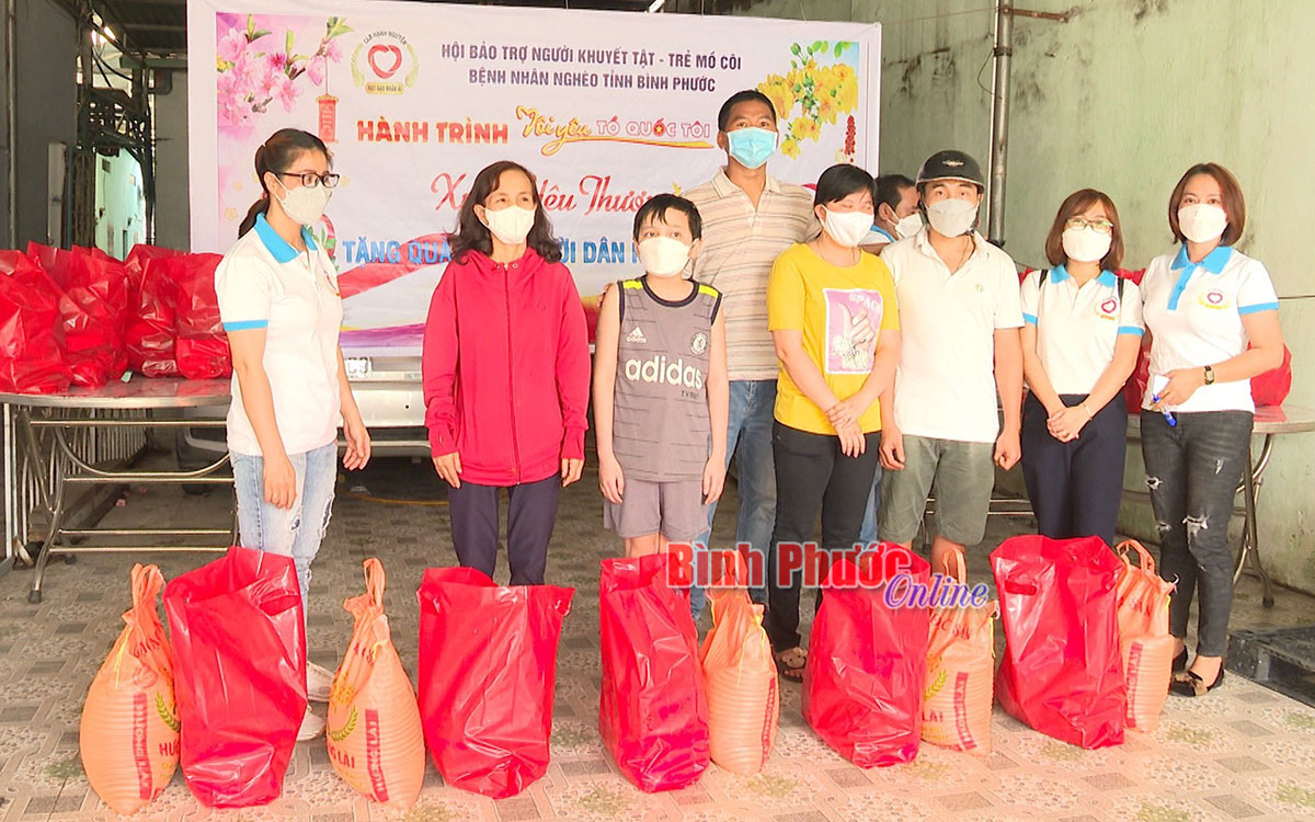 “Xuân yêu thương” đến với người dân khó khăn