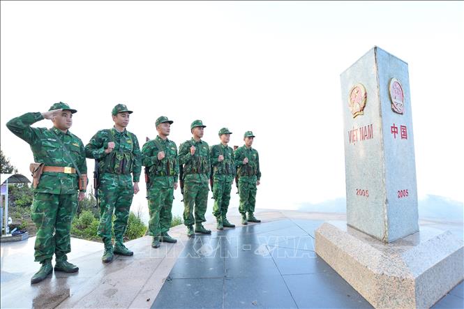 Những người tô đẹp cho mùa xuân biên giới